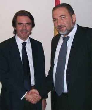 Lieberman, do Yisrael Beiteinu, co ex presidente do goberno español José María Aznar