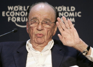 Rupert Murdoch, o magnate mediático conservador de News Corporation, é un dos participantes e financiadores da cita