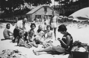 A familia, en Coruxo, a mediados dos anos 50
