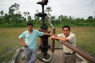 Luis Yanza e Pablo Fajardo, líderes na loita da amazonía contra os petroleiros