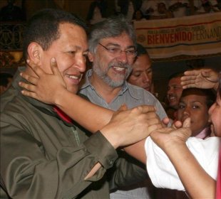 Chávez fixo estas declaracións mentres visitaba o novo presidente paraguaio, o esquerdista Lugo