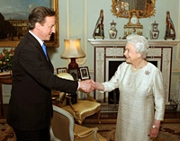 Cameron, recibido pola raíña