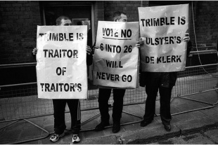 Protestas dos unionistas, en contra dos acordos e do líder dos protestantes, David Trimble