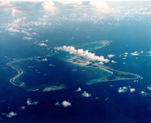 O contorno do atol Diego García, no Índico, unha das áreas onde presuntamente operaron estes buques