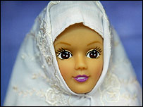 A boneca Fulla leva la vestimenta tradicional isl&aacute;mica
