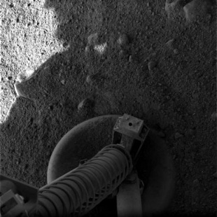 Unha das patas da nave, despois de aterrar en Marte