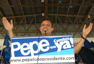 Porfirio Lobo, coñecido como "Pepe Lobo", é investido presidente de Honduras este mércores
