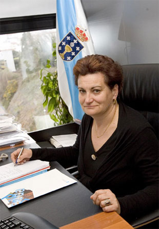 Sendo directora xeral, Encarna Otero, opúxose publicamente á prebenda