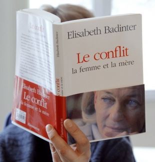 Unha muller, co novo libro de Élisabeth Badinter