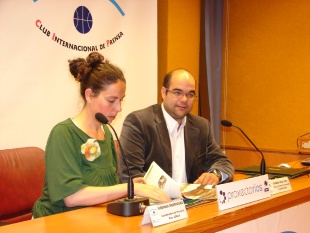 Virxinia Rodríguez, coordinadora do Proxecto Ríos, e Rubén Cela, director xeral de Xuventude e Solidariedade