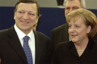 A chanceleresa alemá, Angela Merkel, co presidente da Comisión Europea, Durão Barroso