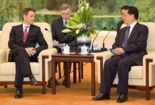 O secretario do Tesouro dos EUA, Tim Geithner, nunha xuntanza recente co presidente chinés, Hu Jintao