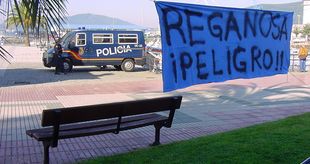 Pancarta contra Reganosa