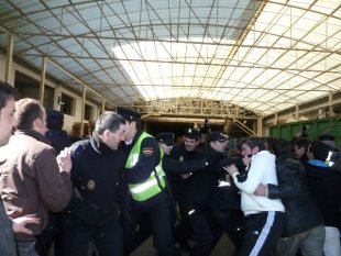 A policía impide o paso aos gandeiros que se manifestaban en Lugo o pasado xoves