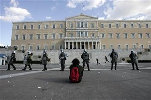 Presenza policial perante o parlamento grego