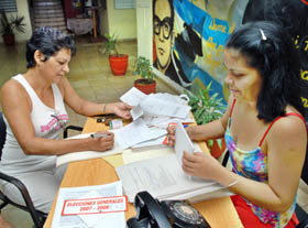 Máis de oito millóns de cubanos están chamados ás urnas este domingo