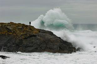 No mar rexístranse ondas de até seis metros (Flickr: Marcos Rodríguez)
