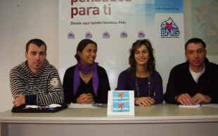 Iria Aboi, segunda pola esquerda, secretaria xeral de Galiza Nova