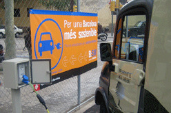 Un punto de recarga de automóbiles eléctricos, en Barcelona