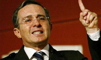 Uribe, que non acudiu ao cumio, está a negociar cos EUA a consolidación de bases militares estadounidenses en chan colombiano