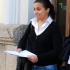 Iria Aboi, acompañada dunha compañeira de partido, despois de presentar a queixa