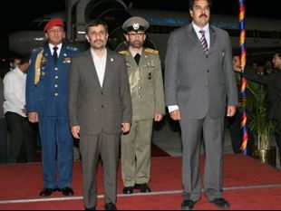O presidente iraniano Mahmud Ahmadineyad e o ministro de RR.EE. venezuelano Nicolás Maduro