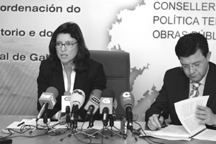 A conselleira de Política Territorial, María Xosé Caride, na presentación da Lei de Medidas Urxentes en materia de protección do litoral
