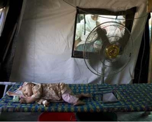 Meniño enfermo de cólera en Mardan (Paquistán)