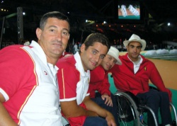 Chano xunto a algún dos seus compañeiros, entre eles Pablo Cimadevila
