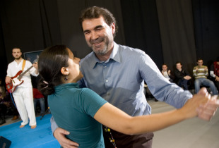 E Anxo Quintana bailou coa secretaria xeral de Galiza Nova, Iria Aboi