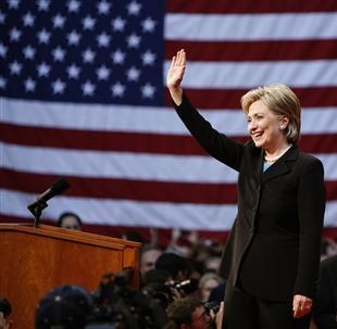 Clinton despediuse este sábado, arropada por centos de simpatizantes