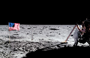 A bandeira chantada por Neil Armstrong