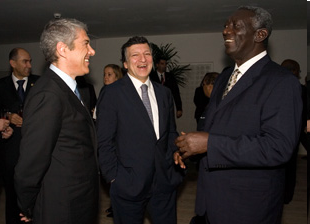 José Sócrates, primeiro ministro de Portugal; J.M.Durão, presidente da Comisión Europea, e John Kufuor, presidente de Ghana