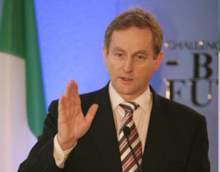 Enda kenny, do Fine Gael, líder da oposición en Irlanda