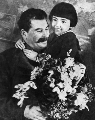Stalin, coa cativa Galia Markifova, enviada anos despois a un campo de traballos forzados