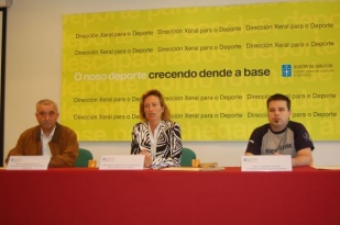 Momentos da presentación, con Mario Rodríguez, Marta Souto e Xermán Viluba (de esquerda a dereita)