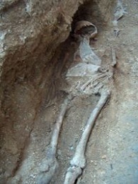 Detalle dos restos atopados na foxa de Areas en setembro