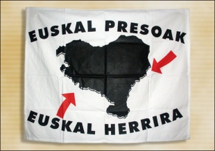 Bandeirola que reclama o achegamento a Euskadi dos presos vascos