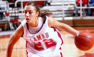 Tamara Abalde xogando co Universidade de Lamar