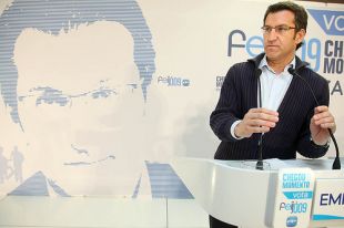 Feijoo votou en Vigo, á mesma hora que os outros dous principais candidatos. Na imaxe, nun mitin de campaña