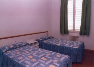 Unha fotografía dos cuartos nos que dormen os deportistas no CGTD