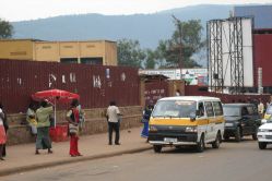 Unha rúa de Kigali, capital de Ruanda