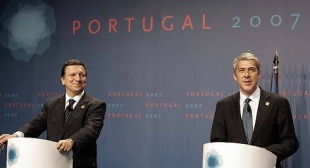 Durão Barroso e José Sócrates, na presentación do Tratado de Lisboa