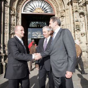 O ministro de Industria, Miguel Sebastián, con Touriño e co conselleiro de Economía, Fernández Antonio