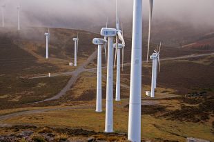 Os investimentos en enerxía eólica en Muras son considerábeis, xa que o concello conta con enormes extensións de monte / Flickr: santinet