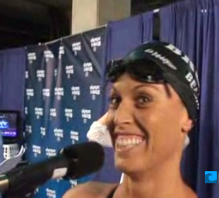 Atendendo &aacute; prensa cun amplo sorriso