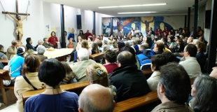 A comunidade constituída en asemblea, na misa do pasado domingo
