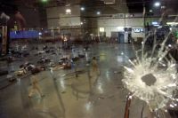 Burato de bala nunha estación de tren de Mumbai (clique para ampliar)