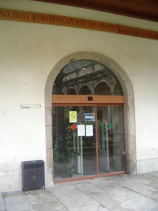Porta da Biblioteca do Pazo de Fonseca. Flickr: catorze14