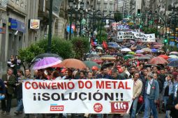 Esta terza feira unhas catro mil persoas saíron á rúa, en Vigo, en solidariedade co Metal (clique para ampliar) / Imaxe: CIG